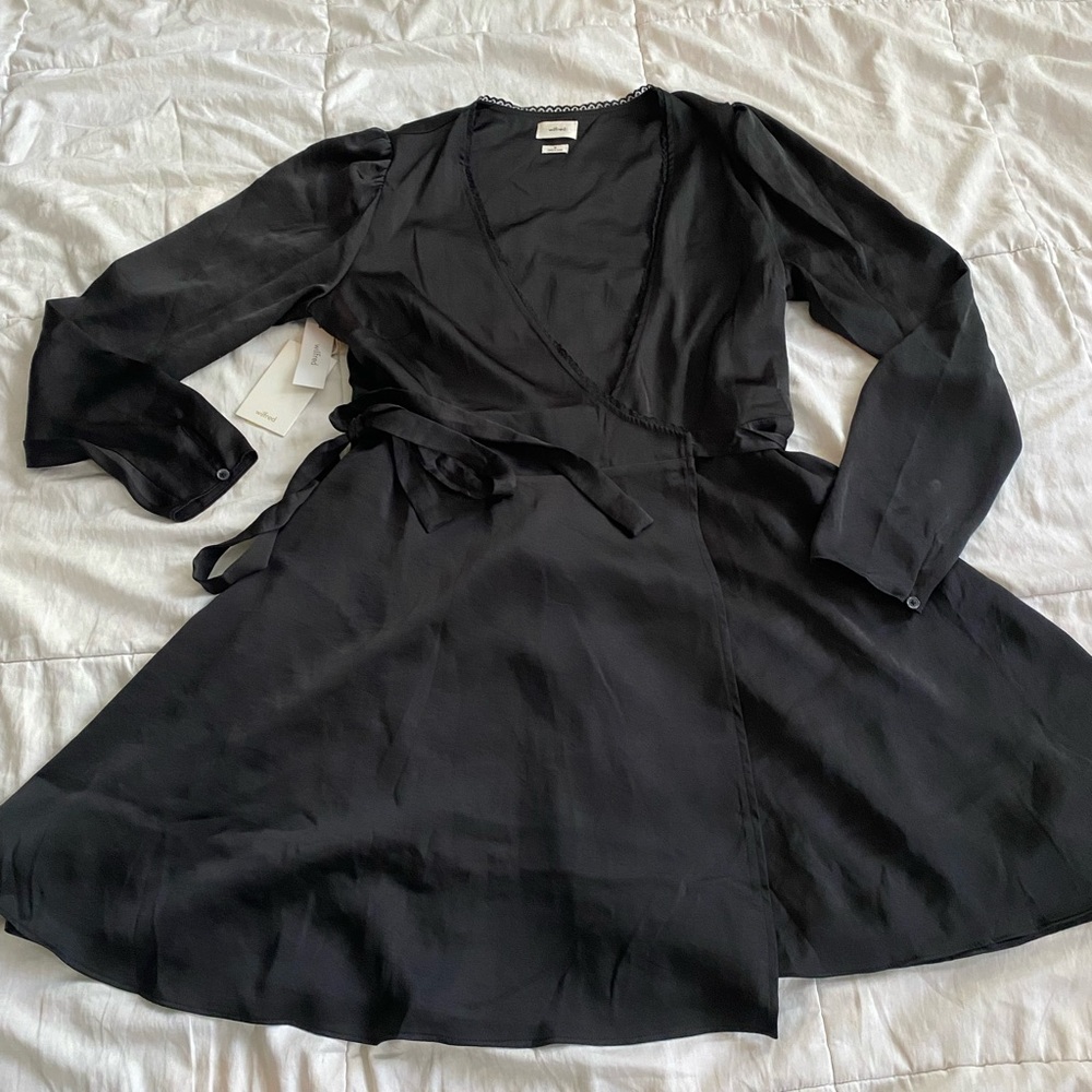 Wilfred mademoiselle Satin long sleeve wrap dress